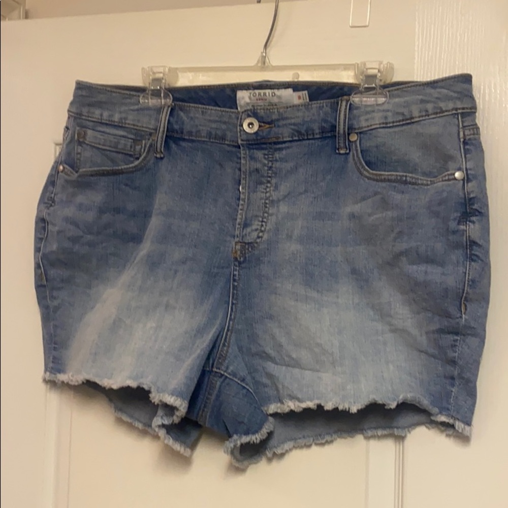 Torrid Frayed Shorts Size 18